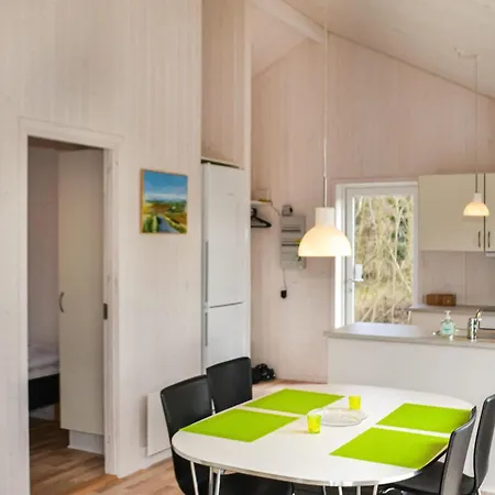 Hus Med 3 Soveværelser Og Strandpromenade I Knebel Feriehus *