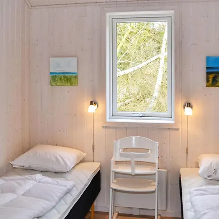 Hus Med 3 Soveværelser Og Strandpromenade I Knebel Feriehus Knebel