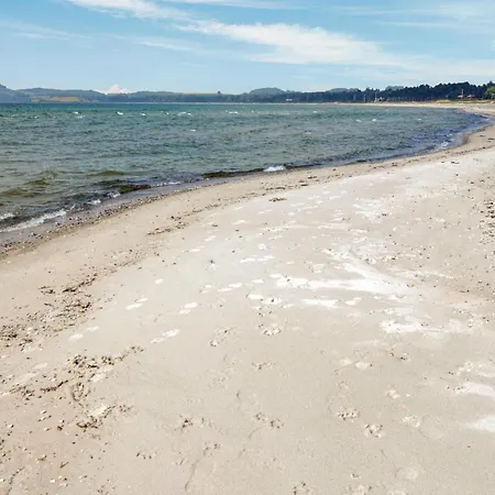 Hus Med 3 Soveværelser Og Strandpromenade I Knebel Feriehus