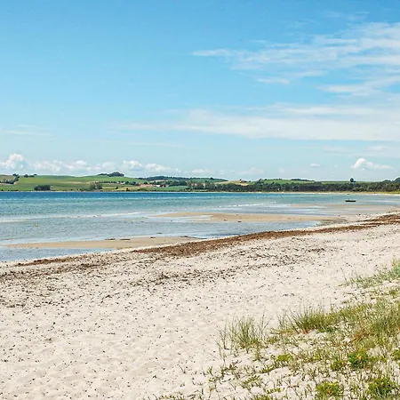 Feriehus Hus Med 3 Soveværelser Og Strandpromenade I Knebel