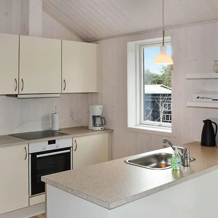 Hus Med 3 Soveværelser Og Strandpromenade I Knebel Feriehus *