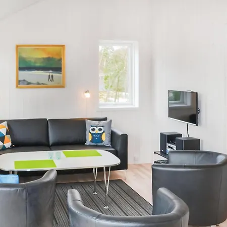 Hus Med 3 Soveværelser Og Strandpromenade I Knebel Feriehus Knebel